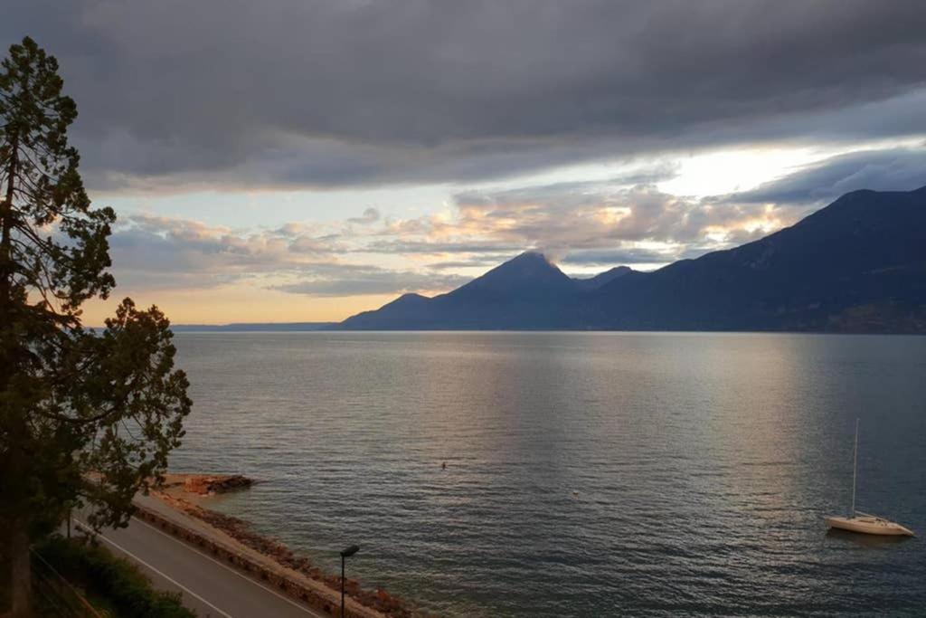 Villa Francesca-Grande Appartamento In Riva Al Lago Brenzone sul Garda Εξωτερικό φωτογραφία