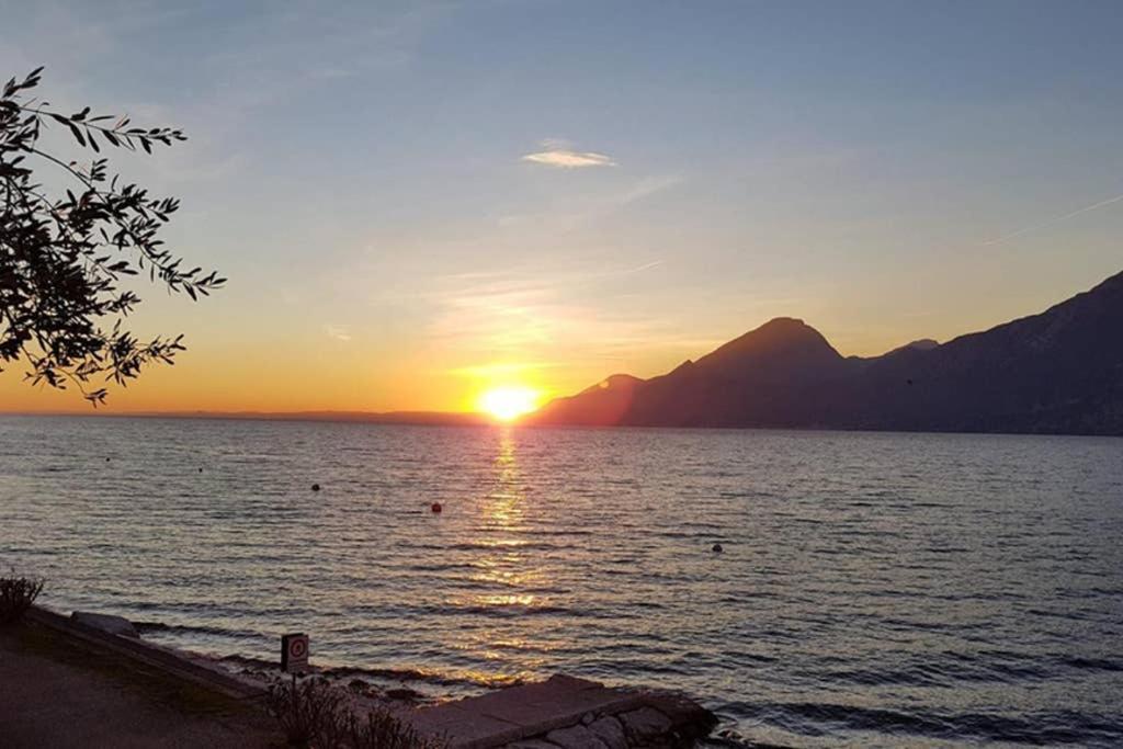 Villa Francesca-Grande Appartamento In Riva Al Lago Brenzone sul Garda Εξωτερικό φωτογραφία